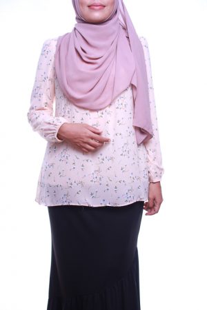 attiremadness | woman | blouse | floral | bunga