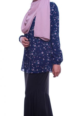 attiremadness | woman | blouse | floral | bunga