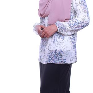 attiremadness | woman | blouse | floral | bunga