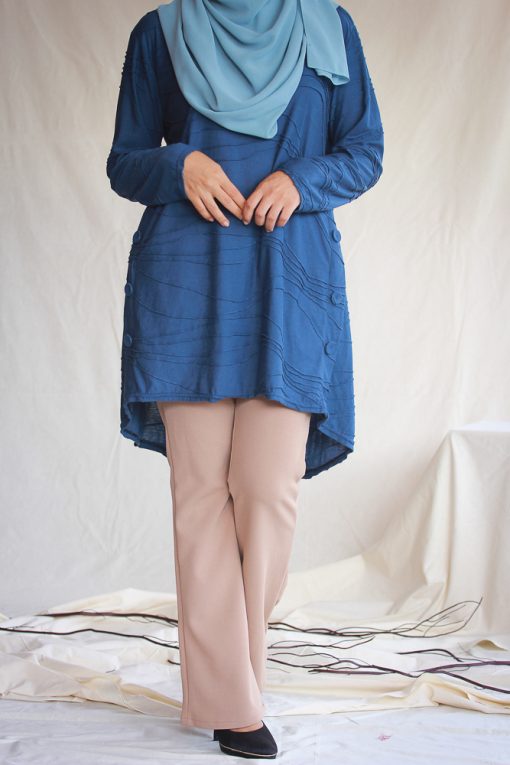 Suri in Blue - Image 3
