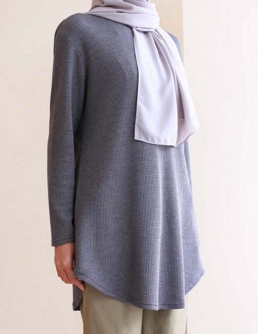 Afraa in Grey - Image 5