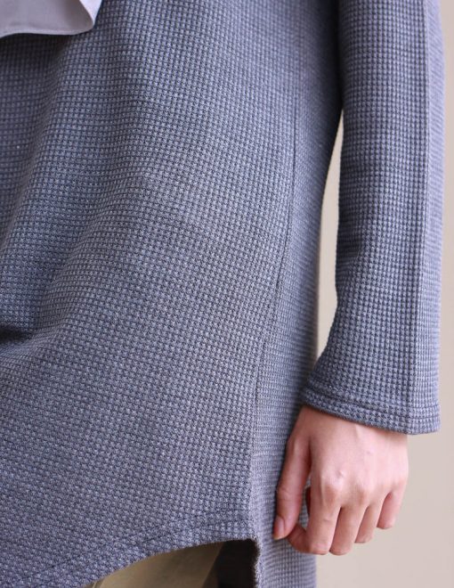 Afraa in Grey - Image 2
