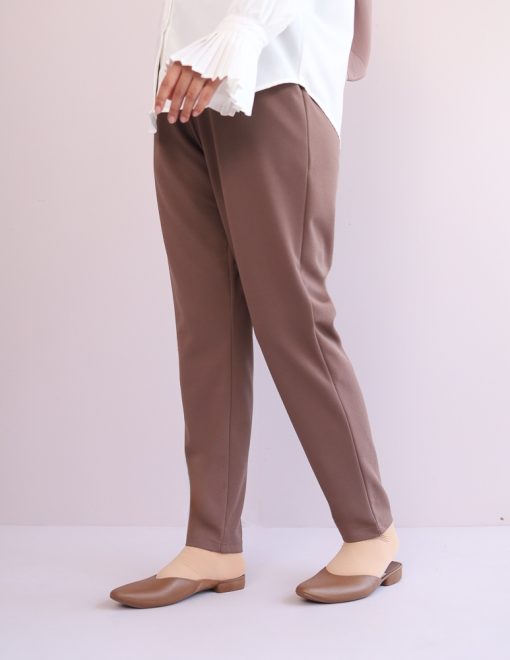 Ivy Pants in Hushed Auburn - Image 6