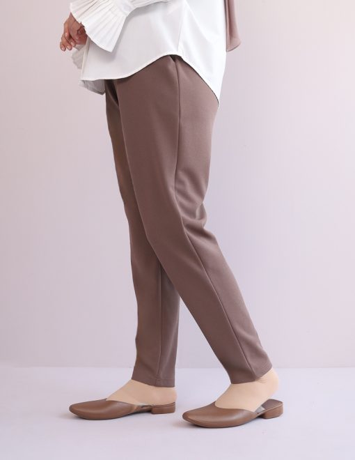 Ivy Pants in Hushed Auburn - Image 3