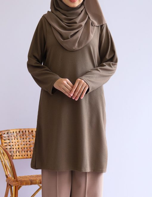 Elayaa in Major Brown